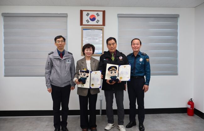 영천경찰서, 교통안전 기여한 고경면 행복복지센터에 감사장 전달