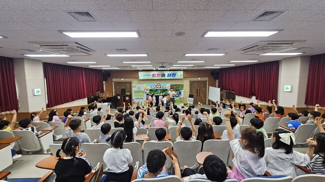 석적초, 찾아가는 매직인형극 「토끼의 재판」 관람